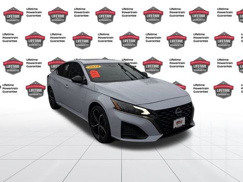 Certified 2024 Nissan Altima 2.5 SR w/ SR Premium Package image 8