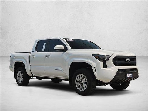 Used 2024 Toyota Tacoma SR5 AWD/4WD image 3