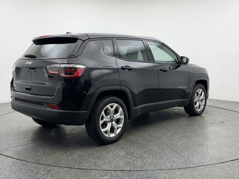 Used 2025 Jeep Compass Latitude image 9