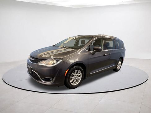 Certified 2020 Chrysler Pacifica Touring-L image 3