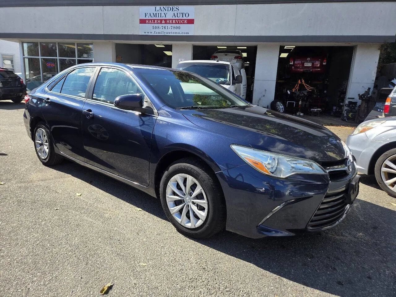 Used 2015 Toyota Camry LE FWD image 1