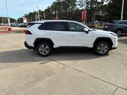 New 2025 Toyota RAV4 XLE image 8