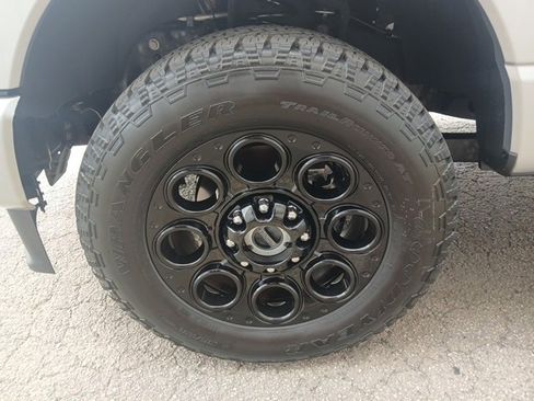 Used 2023 Ford F250 Lariat w/ Black Appearance Package image 29