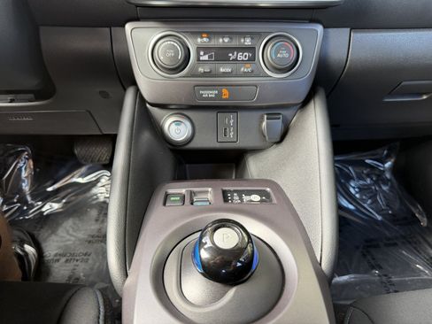 Used 2025 Nissan Leaf S FWD image 21