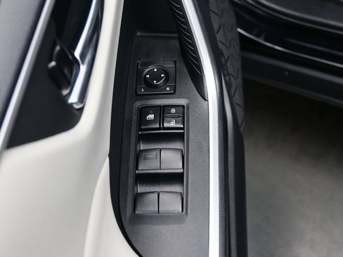 Used 2021 Toyota RAV4 XLE AWD/4WD image 10