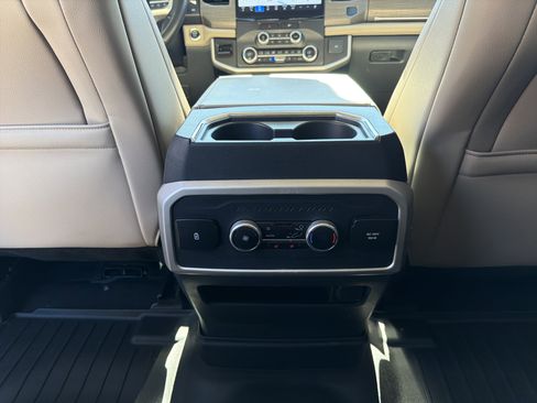 Used 2022 Ford Expedition Limited image 27