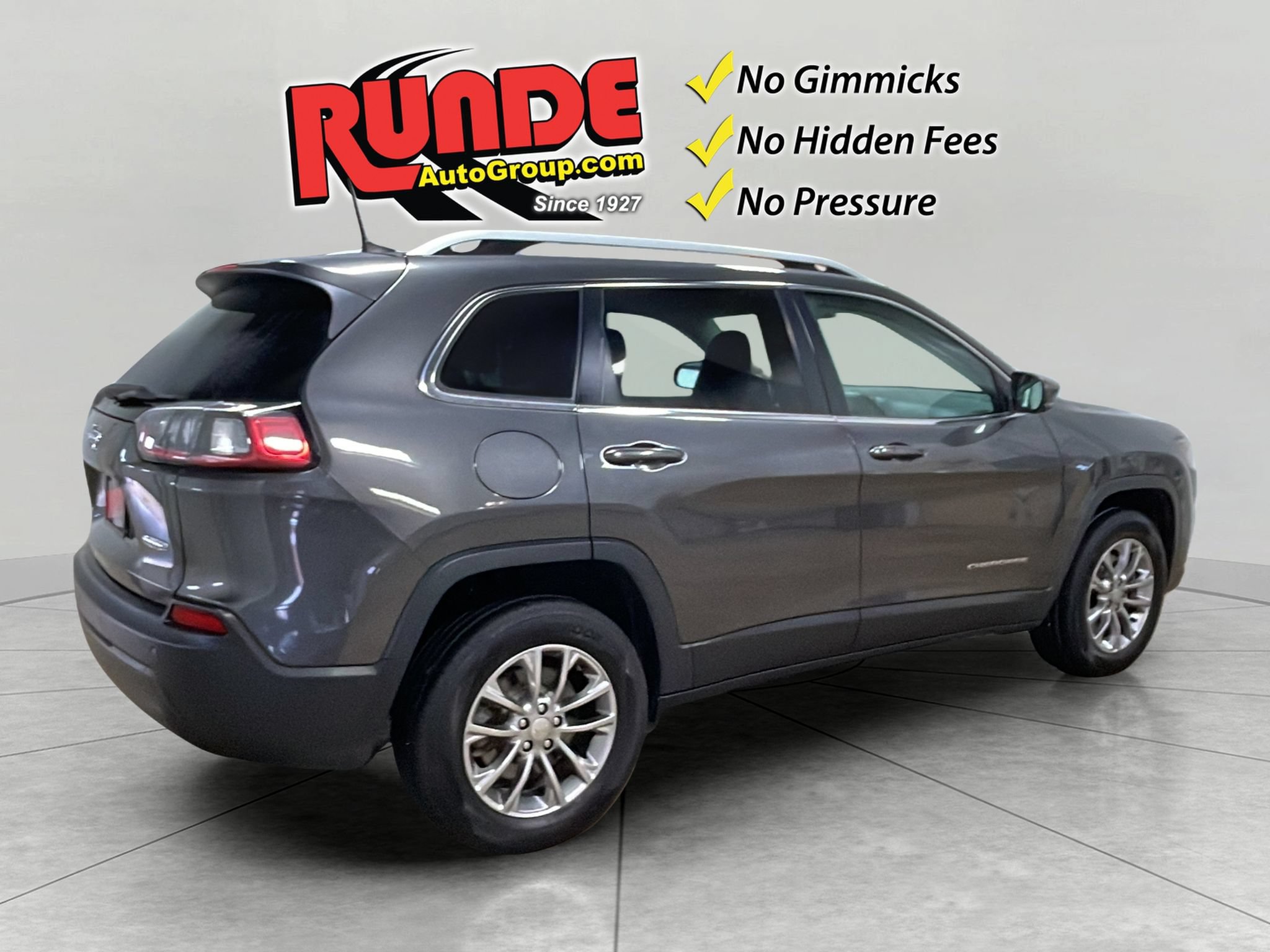 Used 2019 Jeep Cherokee Latitude Plus w/ Cold Weather Group AWD/4WD image 6