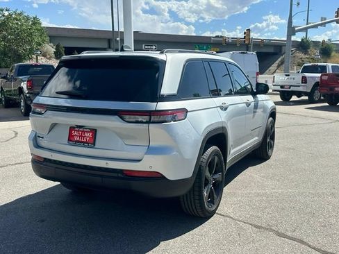 Certified 2023 Jeep Grand Cherokee Altitude AWD/4WD image 7