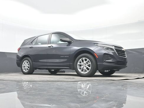 Used 2022 Chevrolet Equinox LS AWD/4WD image 32