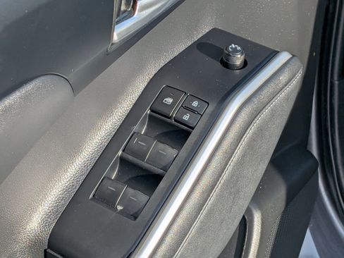 Certified 2023 Toyota Highlander XLE image 17