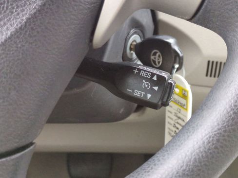 Used 2013 Toyota Corolla LE image 24