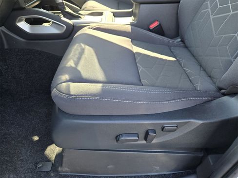 Used 2025 Nissan Frontier SV image 20