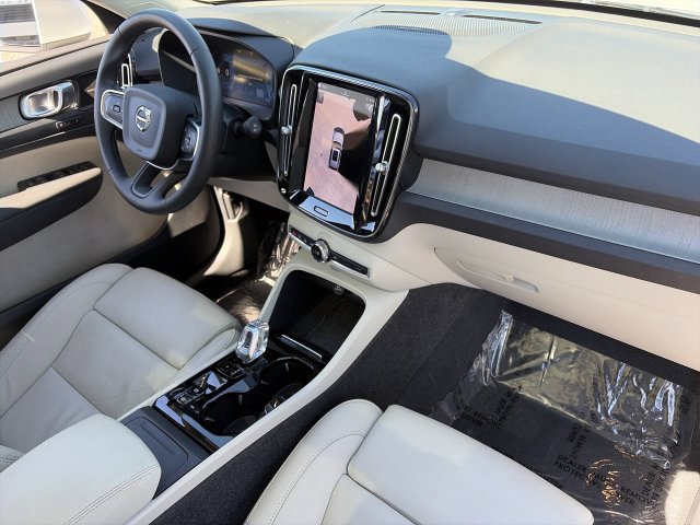 Used 2024 Volvo XC40 B5 Plus w/ Protection Package Premier AWD/4WD image 12