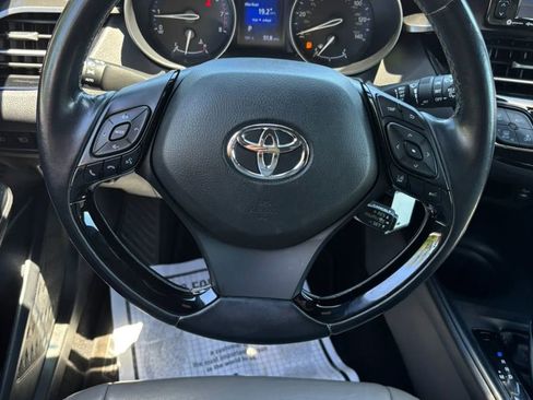 Used 2018 Toyota C-HR XLE FWD image 8