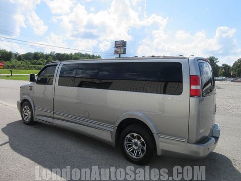 Used 2018 Chevrolet Express 2500 Extended w/ Enhanced Convenience Package image 4