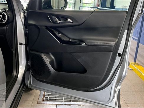 Used 2025 Chevrolet Equinox LT w/ Safety and Technology Package AWD/4WD image 12