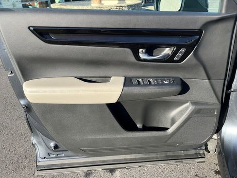 Used 2025 Honda CR-V EX-L image 11