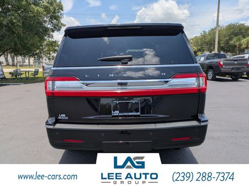 Used 2021 Lincoln Navigator Reserve w/ Luxury Package AWD/4WD image 4