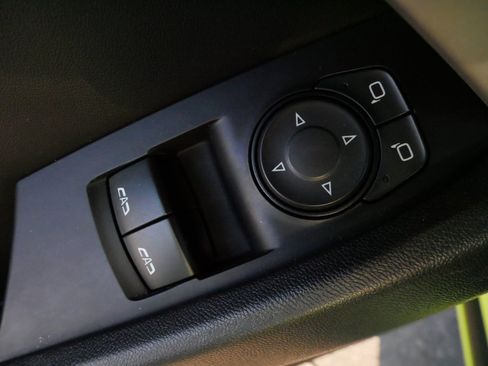 Used 2021 Chevrolet Camaro LT w/ Technology Package image 19