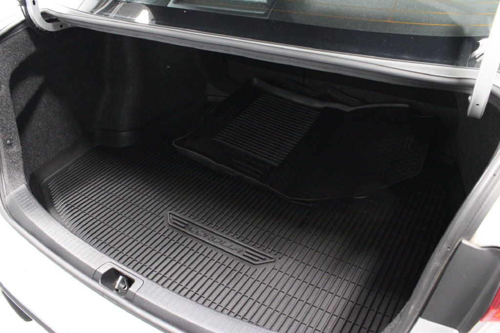 Used 2025 Toyota Corolla SE FWD image 10