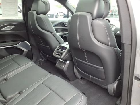 Used 2025 Cadillac Lyriq Luxury w/ LPO, Floor Liner Package AWD/4WD image 21