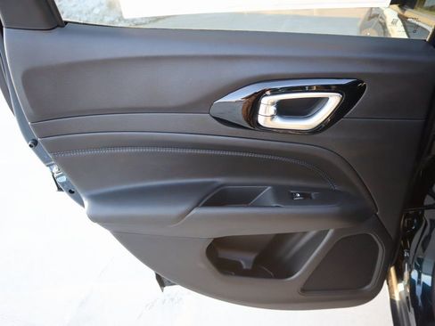 New 2026 Jeep Compass Latitude image 16