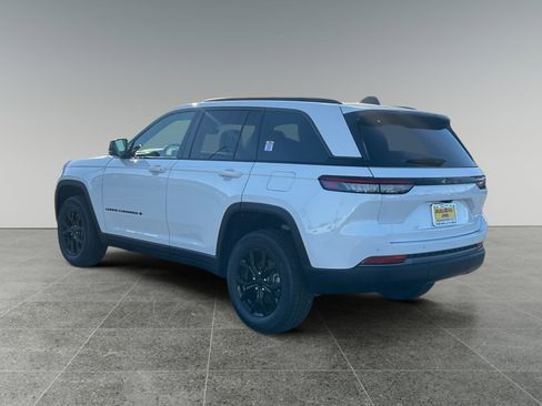 New 2026 Jeep Grand Cherokee Altitude RWD image 3