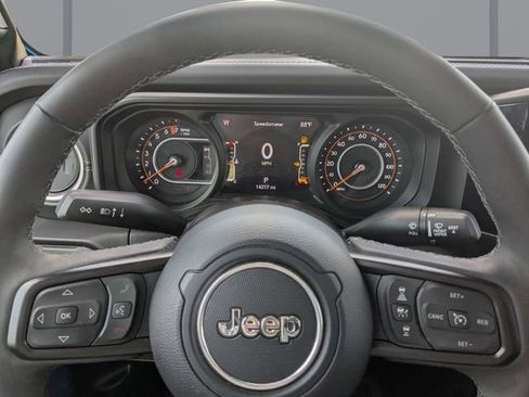 Certified 2025 Jeep Gladiator Sport AWD/4WD image 30