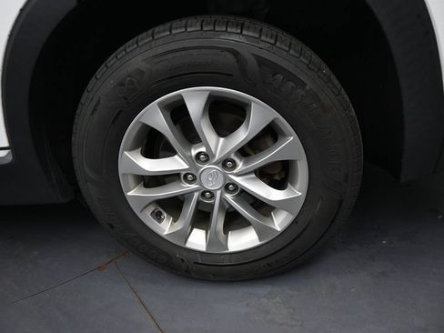 Used 2020 Hyundai Santa Fe SE FWD image 15