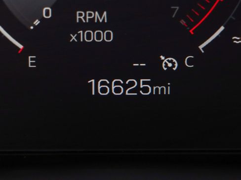 Used 2025 GMC Yukon XL Elevation w/ Elevation Premium Package image 17