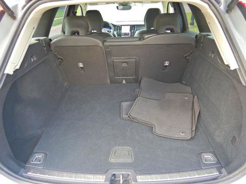 Used 2025 Volvo XC60 B5 Plus AWD/4WD image 15
