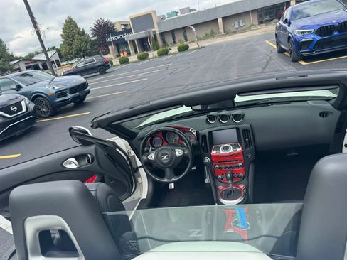 Used 2017 Nissan 370Z Touring Sport RWD image 7
