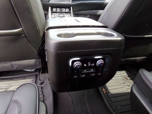 Used 2021 GMC Yukon Denali w/ Denali Ultimate Package AWD/4WD image 14