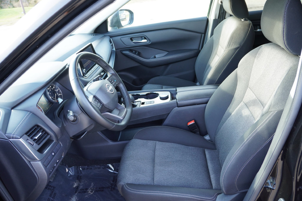 Used 2025 Nissan Rogue SV AWD/4WD image 15