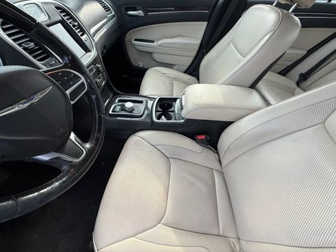 Used 2018 Chrysler 300 Limited image 28