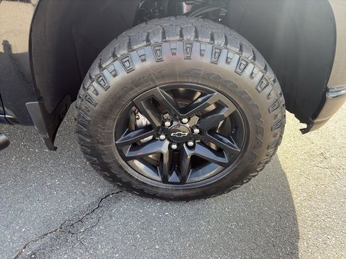 Used 2020 Chevrolet Silverado 1500 LT Trail Boss image 9