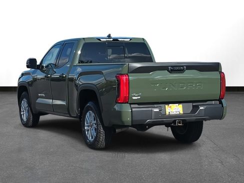 Used 2022 Toyota Tundra SR5 w/ SR5 Convenience Package image 8