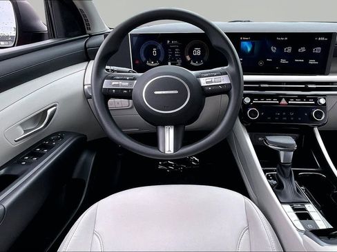 Used 2025 Hyundai Tucson SEL FWD image 5