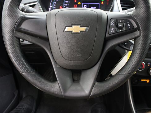 Used 2020 Chevrolet Trax LS FWD image 21