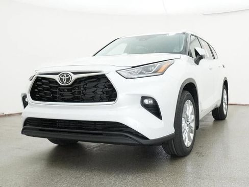 New 2026 Toyota Highlander Limited image 32