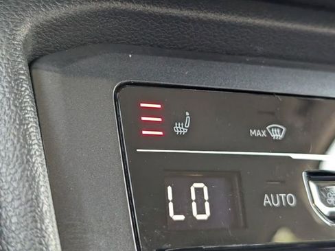 Used 2022 Volkswagen Tiguan SE image 14