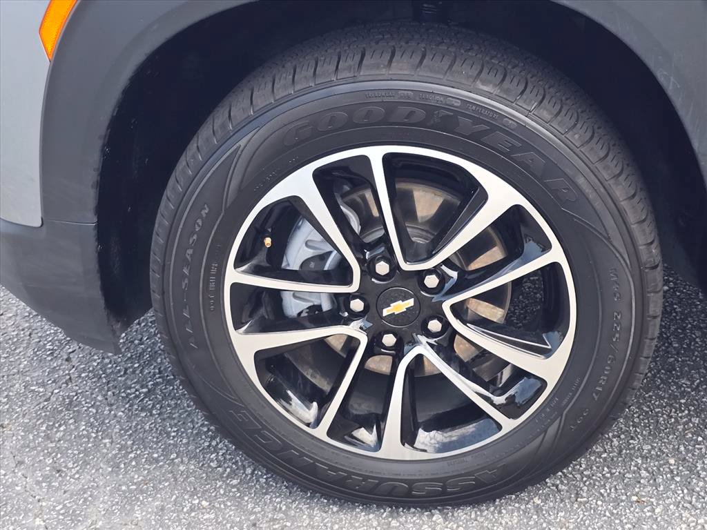 Used 2025 Chevrolet TrailBlazer LT AWD/4WD image 30
