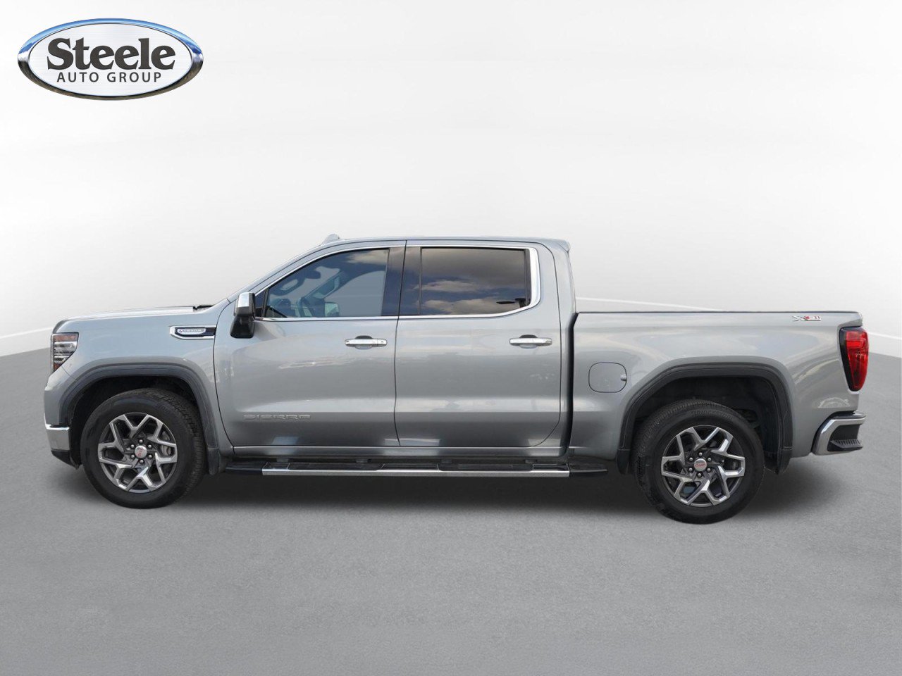 Used 2023 GMC Sierra 1500 SLT AWD/4WD image 4