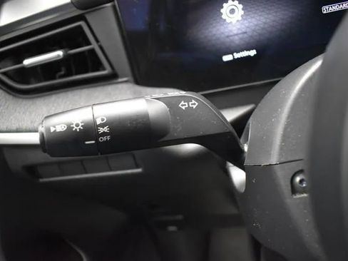 Used 2025 Nissan Kicks SV AWD/4WD image 24