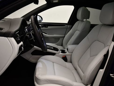 Certified 2025 Porsche Macan image 41