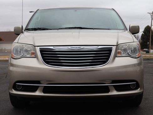 Used 2013 Chrysler Town & Country Touring image 13