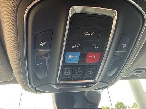 Used 2024 Jeep Wagoneer 4WD w/ Premium Group I image 22
