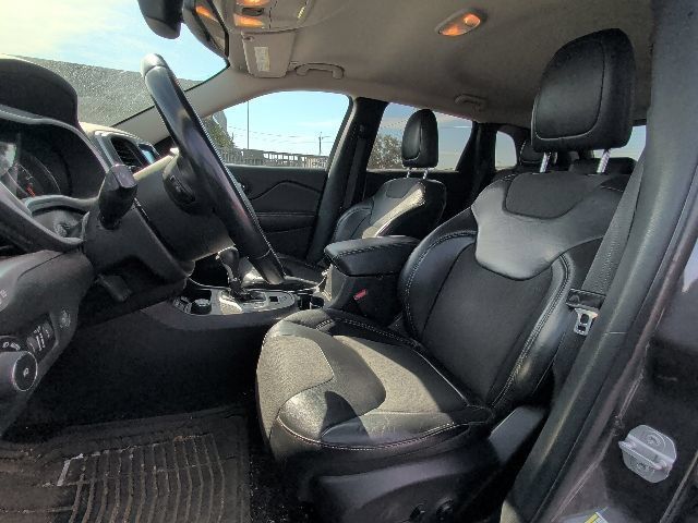 Used 2018 Jeep Cherokee Latitude Plus w/ Comfort/Convenience Group AWD/4WD image 21