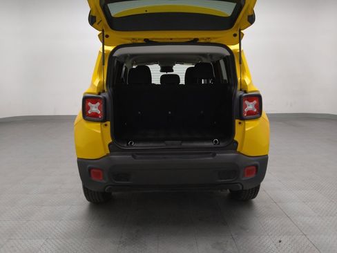 Used 2023 Jeep Renegade Latitude image 29