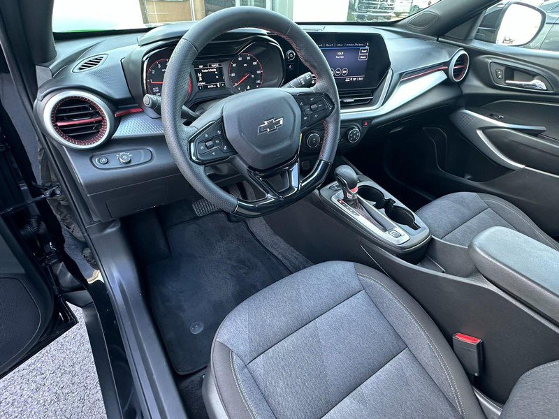 Used 2024 Chevrolet Trax RS FWD image 9